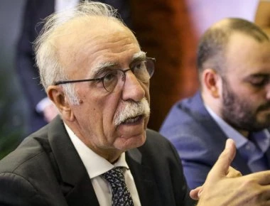 Βίτσας: Δέκα χιλιάδες πρόσφυγες θα μεταφερθούν σε διαμερίσματα
